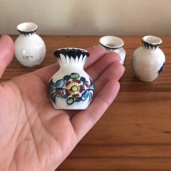 Miniature Hand-Painted Pottery bud Vases Mexico. Signed. Set of 4. Cottagecore - Picture 7 of 9
